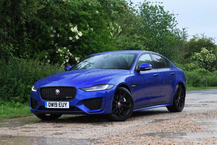  Jaguar XE D180 SE R-Dynamic AWD 2019 года  (UK) (фото 1 из 40)